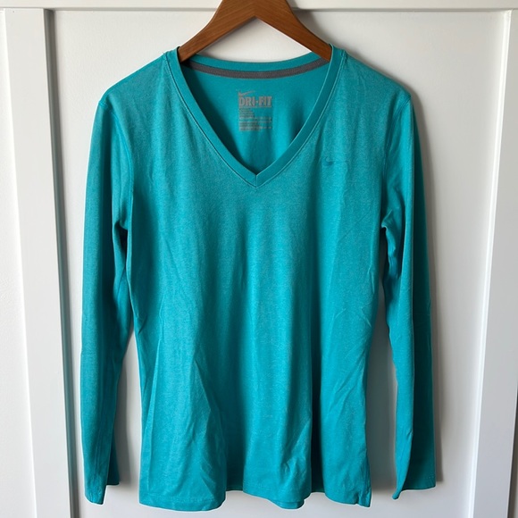 NIKE Women’s dri-fit - Picture 2 of 4